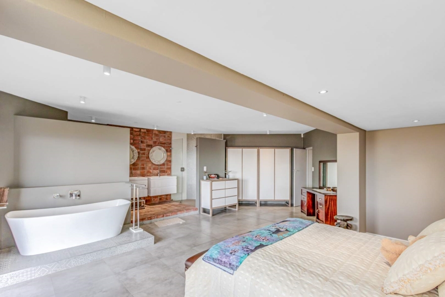 6 Bedroom Property for Sale in Brenton On Sea Western Cape